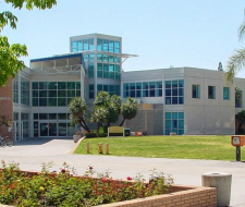 Tseng College – California State University, Northridge (Колледж Тсенг в Калифорнийском университете Нортридж)