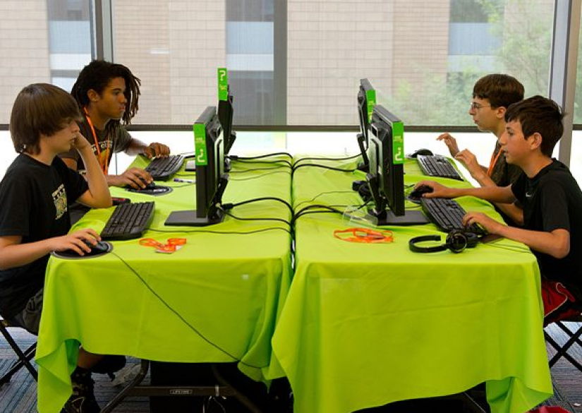 Amherst College Summer Camp with programming  Летний Лагерь Amherst College с IT, программированием 1