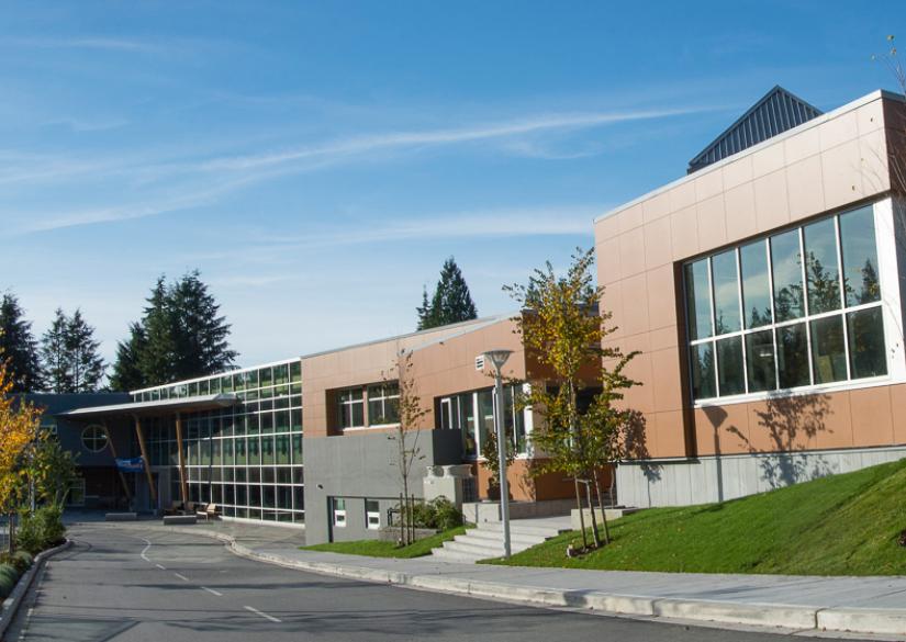 Collingwood School (Государственная школа Канады Коллингвуд) 0