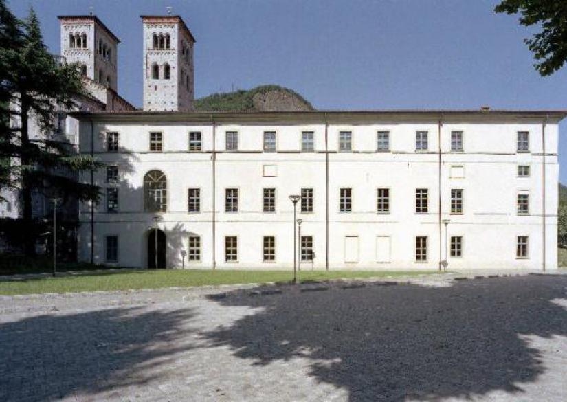 Università degli Studi dell'Insubria Varese e Como Университет дельи Инсубрия Варезе и Комо 0