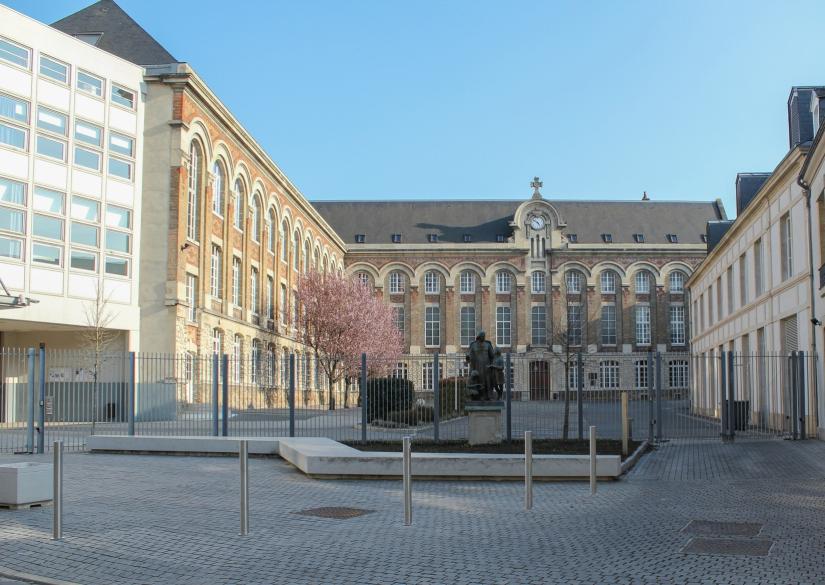 École Supérieure Angevine en Informatique et Productique (ESAIP), Высшая школа информационных технологий и производства 0