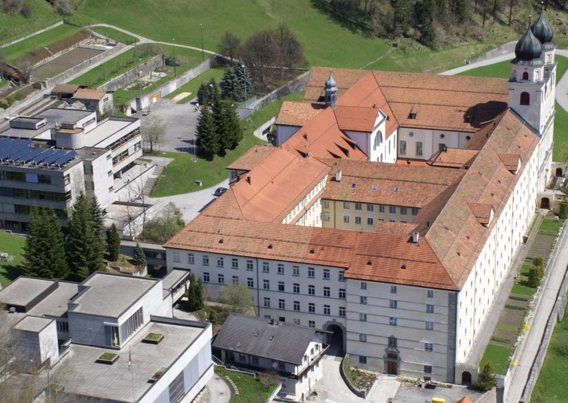 Swiss Boarding Schools Disentis & Zurich, Швейцарская школа в Дисентисе и Цюрихе 1
