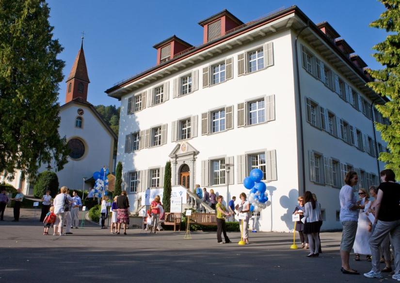 International School of Zug and Luzern (ISZL), Международная школа Цуга и Люцерна 0