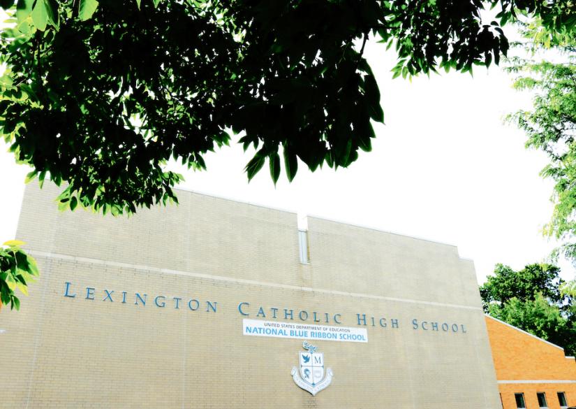 Amerigo Education Lexington Catholic High School — Католическая старшая школа Лексингтона 0